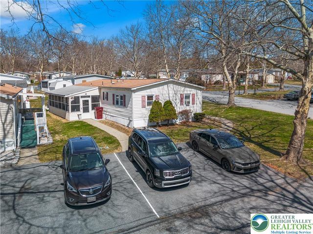 1 Woodsdale Court, Moore Twp, PA 18014