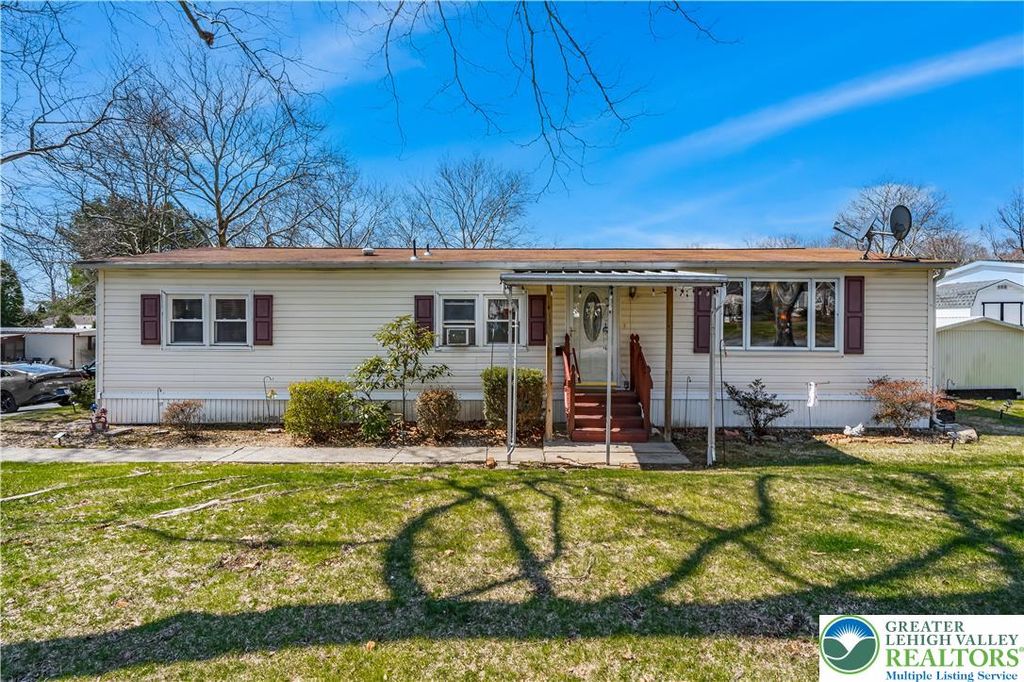 1 Woodsdale Court, Moore Twp, PA 18014