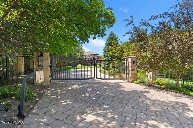 6274 S Oles Lane, Holladay, UT 84121