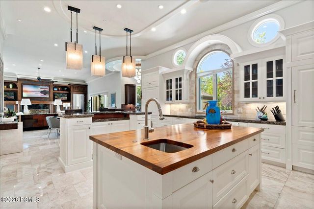 6274 S Oles Lane, Holladay, UT 84121