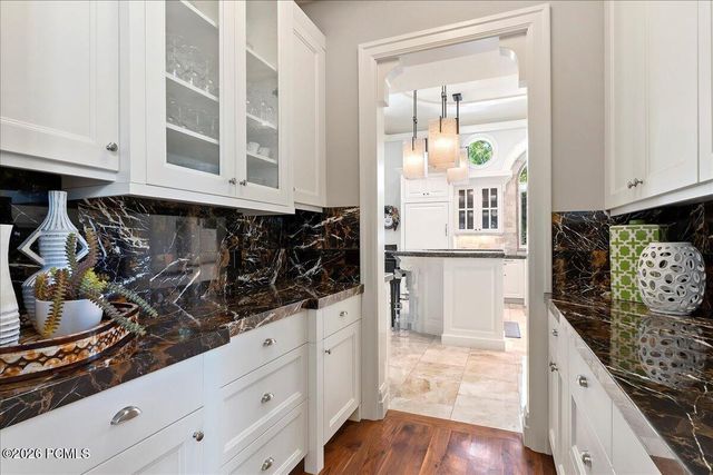 6274 S Oles Lane, Holladay, UT 84121