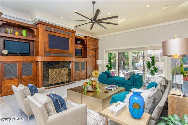 6274 S Oles Lane, Holladay, UT 84121