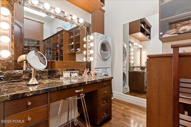 6274 S Oles Lane, Holladay, UT 84121