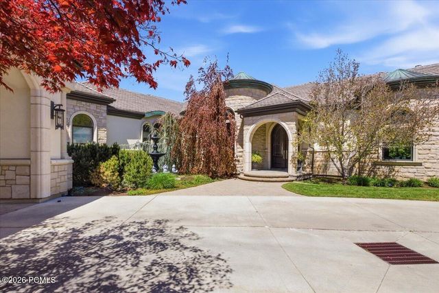 6274 S Oles Lane, Holladay, UT 84121