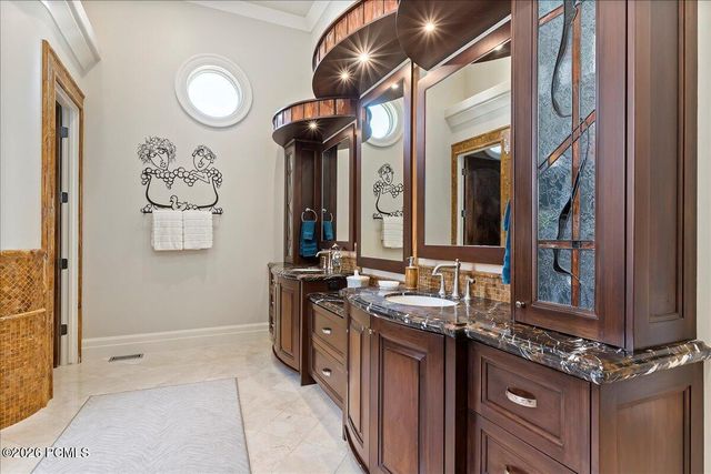 6274 S Oles Lane, Holladay, UT 84121