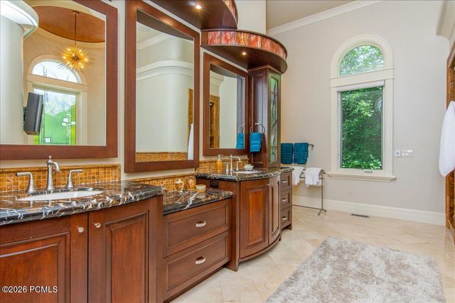 6274 S Oles Lane, Holladay, UT 84121