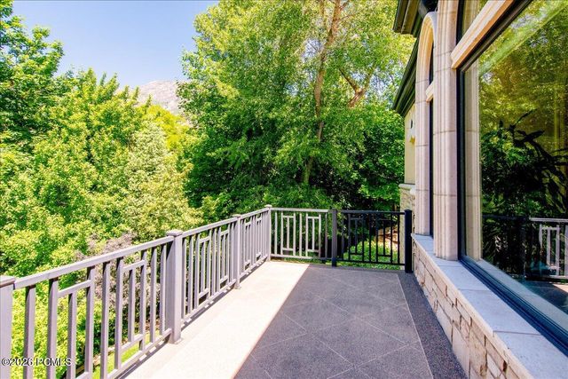 6274 S Oles Lane, Holladay, UT 84121