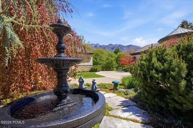 6274 S Oles Lane, Holladay, UT 84121