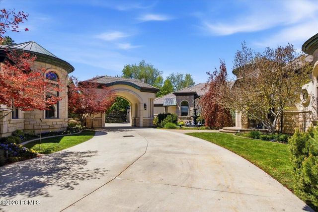 6274 S Oles Lane, Holladay, UT 84121