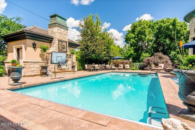 6274 S Oles Lane, Holladay, UT 84121