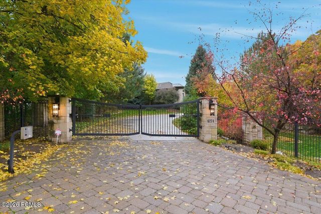 6274 S Oles Lane, Holladay, UT 84121