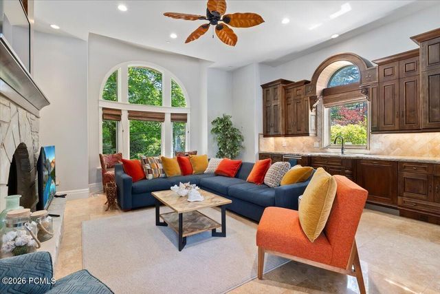 6274 S Oles Lane, Holladay, UT 84121