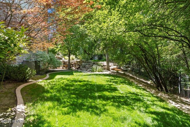 6274 S Oles Lane, Holladay, UT 84121