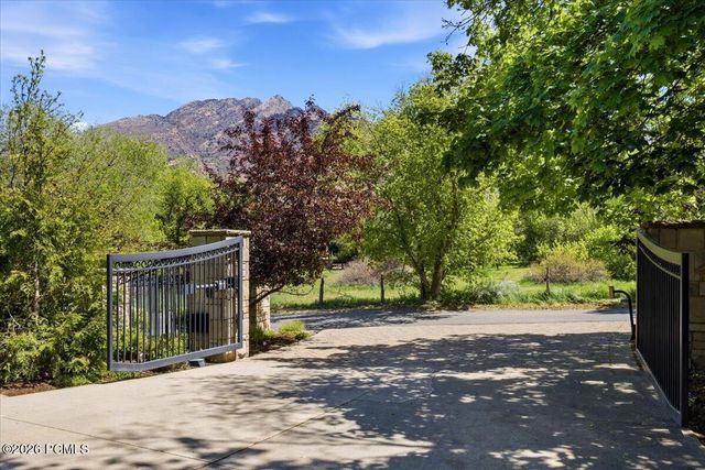 6274 S Oles Lane, Holladay, UT 84121