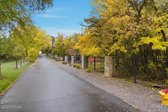6274 S Oles Lane, Holladay, UT 84121
