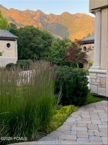 6274 S Oles Lane, Holladay, UT 84121
