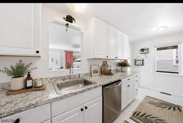 128 Livingston Rd, Linden City, NJ 07036