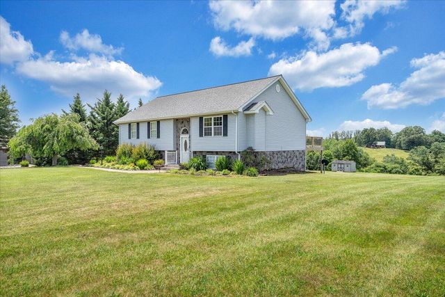 2265 Meadors Spur RD, Moneta, VA 24121