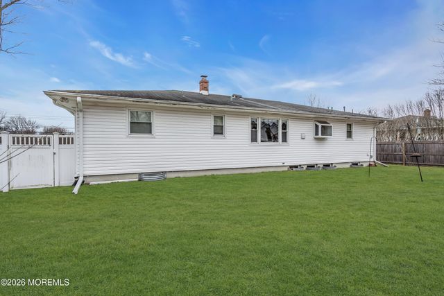 107 Rivercrest Drive, Toms River, NJ 08753