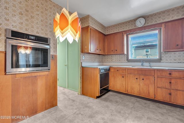 107 Rivercrest Drive, Toms River, NJ 08753