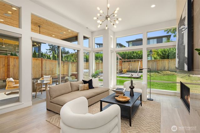 9221 126th Avenue NE, Kirkland, WA 98033
