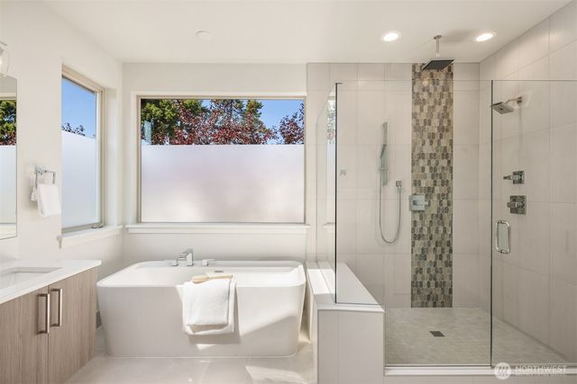 9221 126th Avenue NE, Kirkland, WA 98033