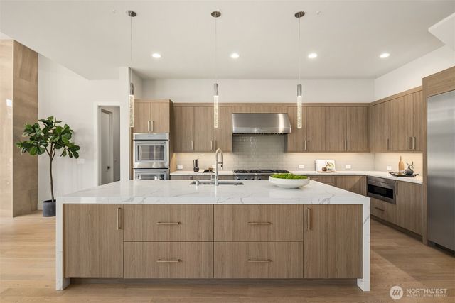 9221 126th Avenue NE, Kirkland, WA 98033