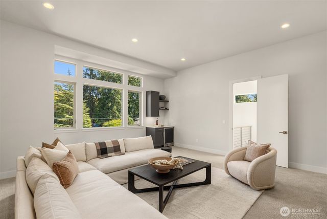 9221 126th Avenue NE, Kirkland, WA 98033