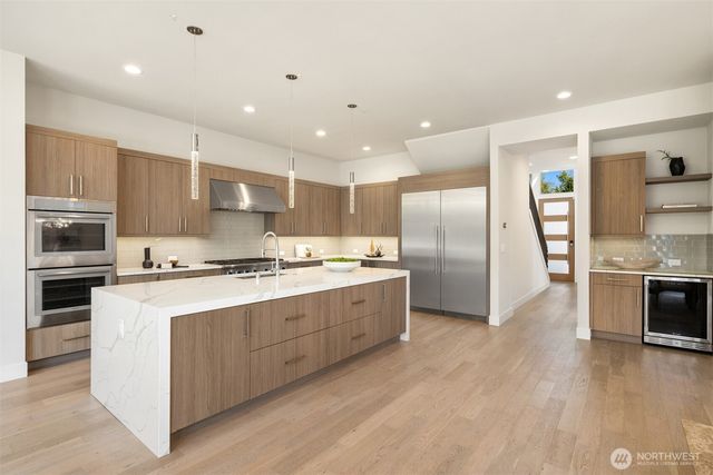 9221 126th Avenue NE, Kirkland, WA 98033