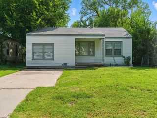 2016 S Spruce St, Wichita, KS 67211