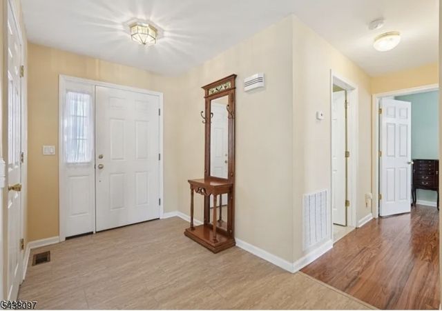 2 Caleb Ct, Hardyston Twp., NJ 07419