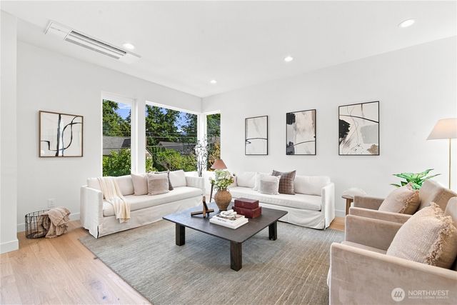 2645 Walnut Avenue SW, Seattle, WA 98116