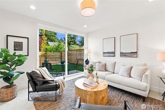2645 Walnut Avenue SW, Seattle, WA 98116