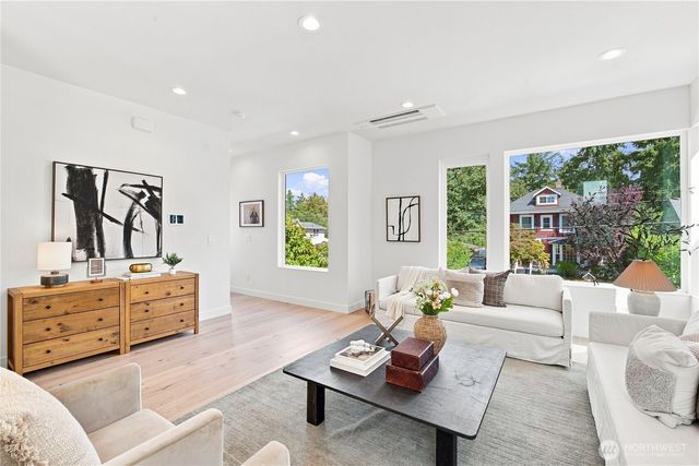 2645 Walnut Avenue SW, Seattle, WA 98116