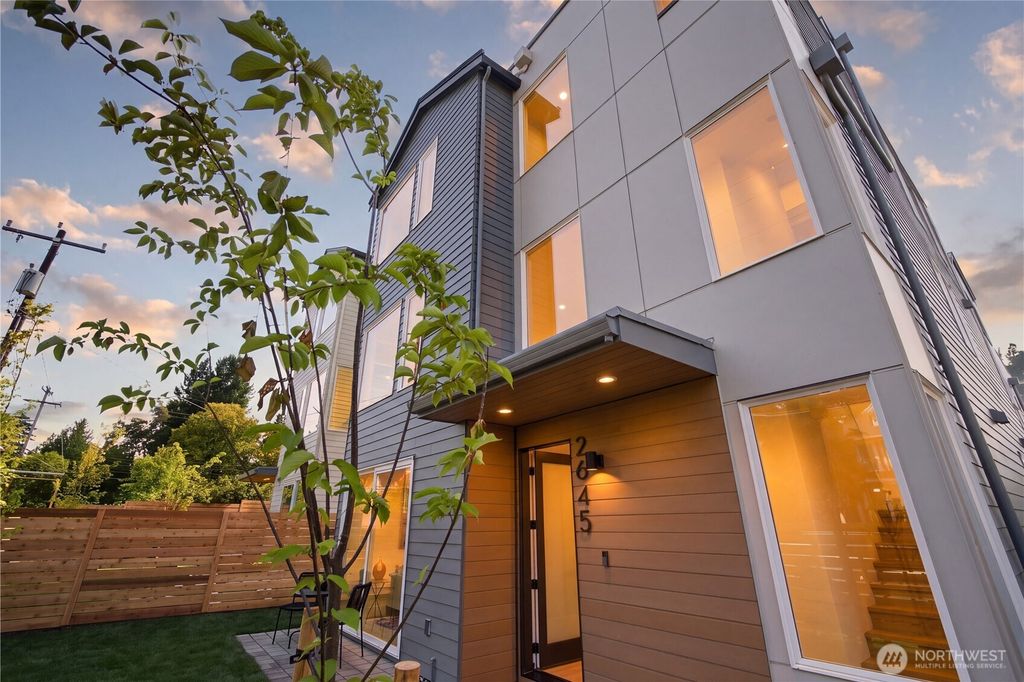 2645 Walnut Avenue SW, Seattle, WA 98116