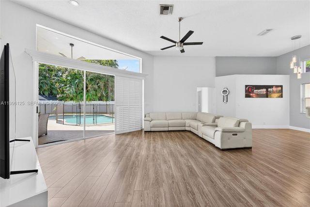 9836 NW 48th Ct, Coral Springs, FL 33076