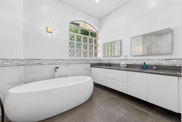 9836 NW 48th Ct, Coral Springs, FL 33076