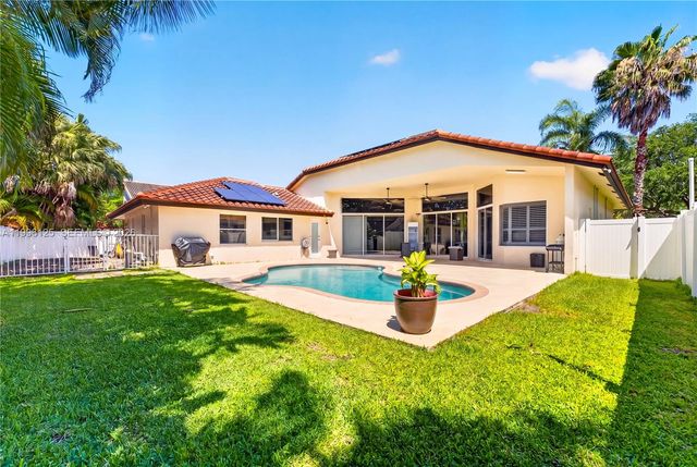 9836 NW 48th Ct, Coral Springs, FL 33076