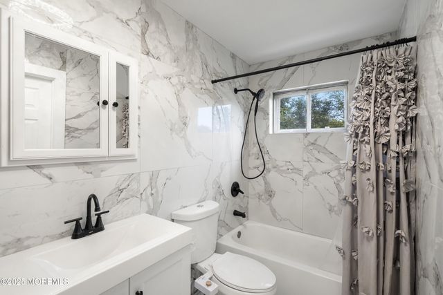 42 Georgian Boulevard, Jackson, NJ 08527