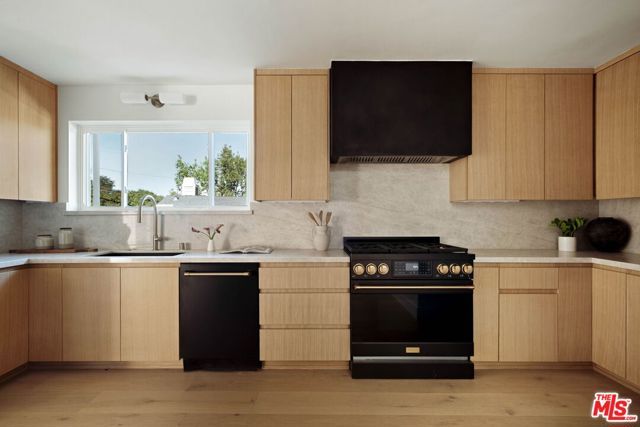 4041 Davana Road, Sherman Oaks, CA 91423