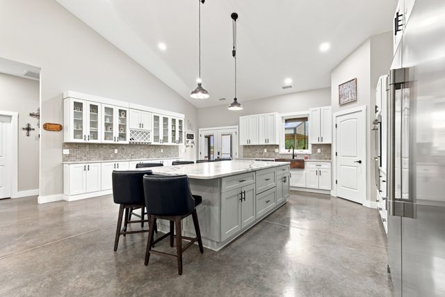 594 Highway 100, Centerville, TN 37033