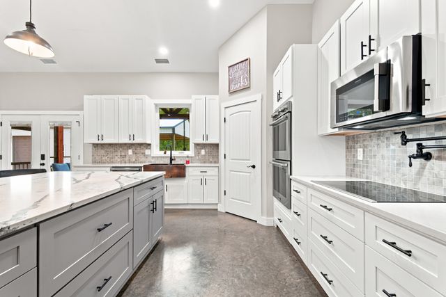 594 Highway 100, Centerville, TN 37033