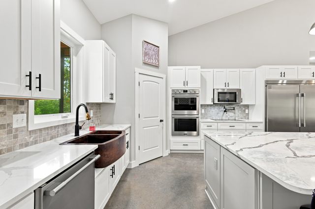 594 Highway 100, Centerville, TN 37033