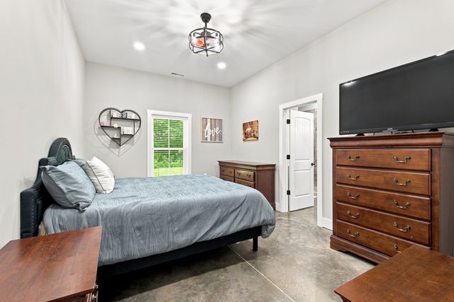 594 Highway 100, Centerville, TN 37033