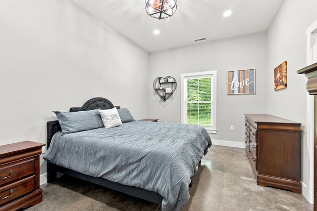 594 Highway 100, Centerville, TN 37033