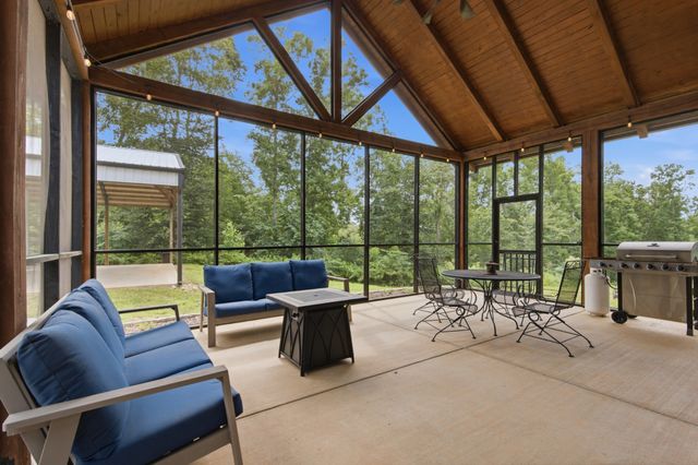 594 Highway 100, Centerville, TN 37033