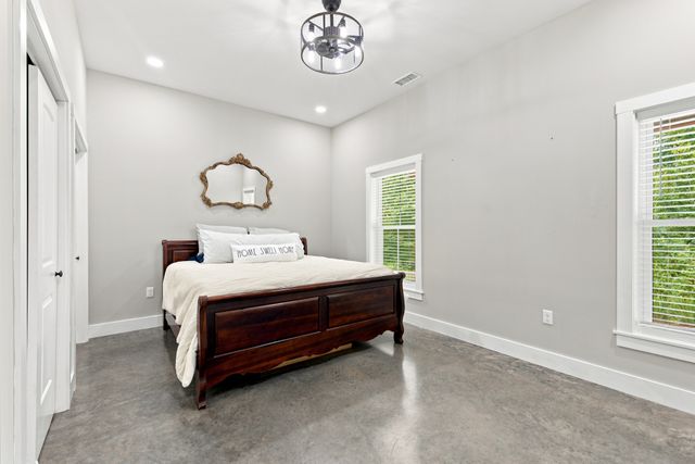594 Highway 100, Centerville, TN 37033