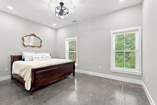 594 Highway 100, Centerville, TN 37033
