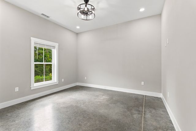 594 Highway 100, Centerville, TN 37033
