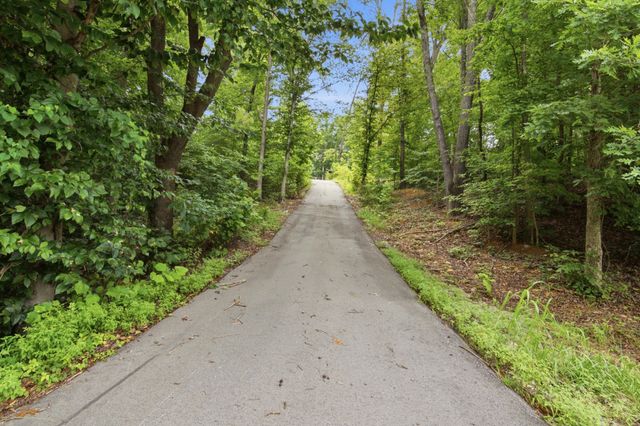 594 Highway 100, Centerville, TN 37033